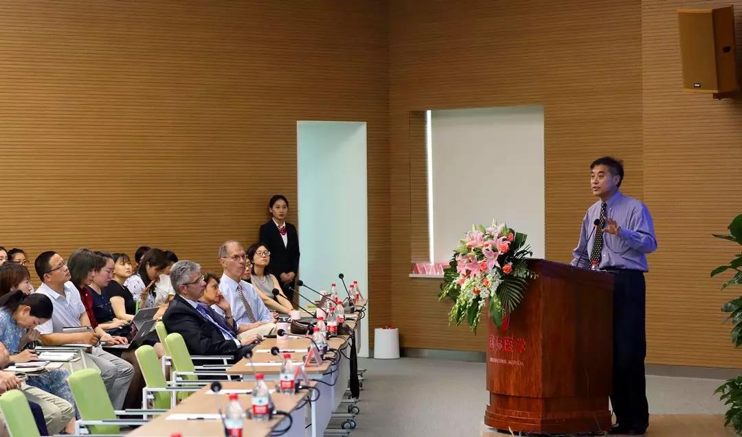 美國醫(yī)療專家走進(jìn)西安國際醫(yī)學(xué)中心，開展國際醫(yī)療合作