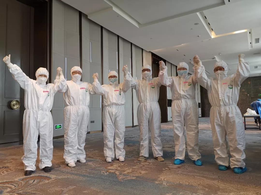 致敬最美的白衣天使！女護(hù)士剪去長(zhǎng)發(fā)投入戰(zhàn)“疫”