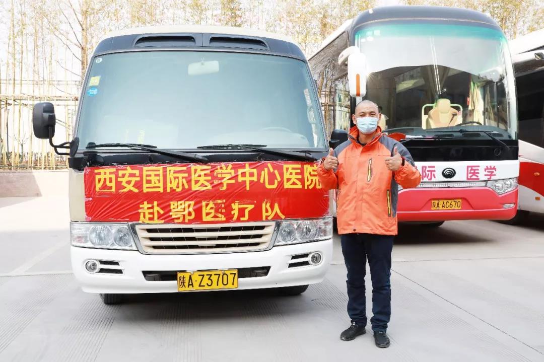 一雙巧手開天幕 敢叫日月見光明——醫(yī)護(hù)人員介紹護(hù)目鏡防霧妙招