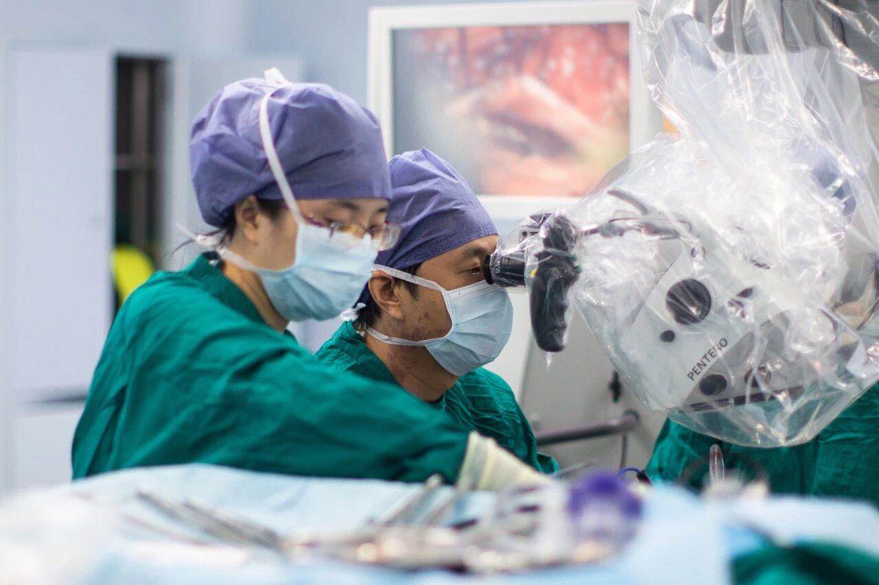 勇闖禁區(qū) 挑戰(zhàn)前沿 ——西安國(guó)際醫(yī)學(xué)中心醫(yī)院腦科醫(yī)院神經(jīng)外科成功完成顱內(nèi)巨大聽(tīng)神經(jīng)鞘瘤切除術(shù)