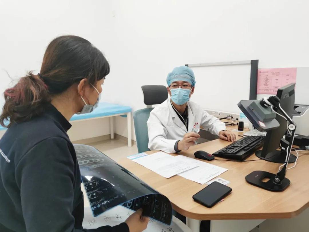 雙節(jié) 他們這樣度過——致敬堅守“醫(yī)線”的醫(yī)護人員