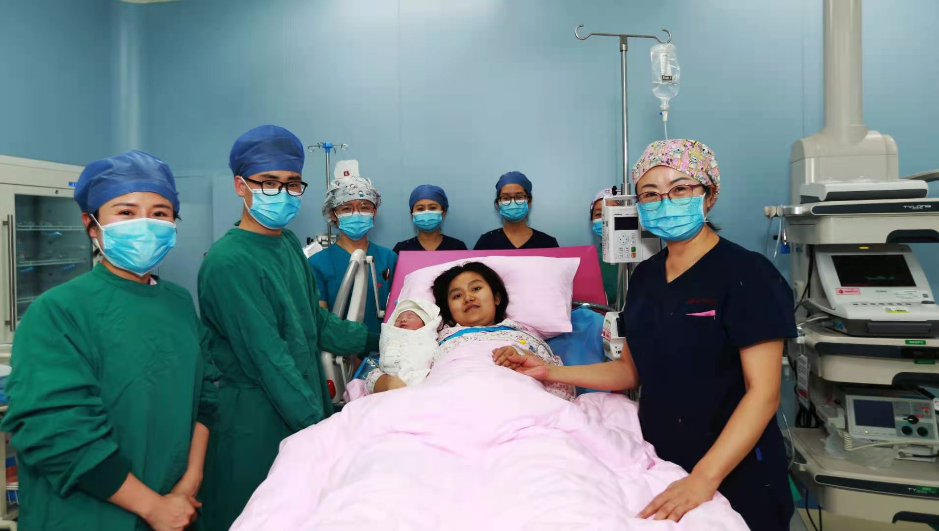 原點(diǎn)新聞—迎新春，西安國(guó)際醫(yī)學(xué)中心醫(yī)院第一個(gè)“金牛寶寶”來(lái)啦！