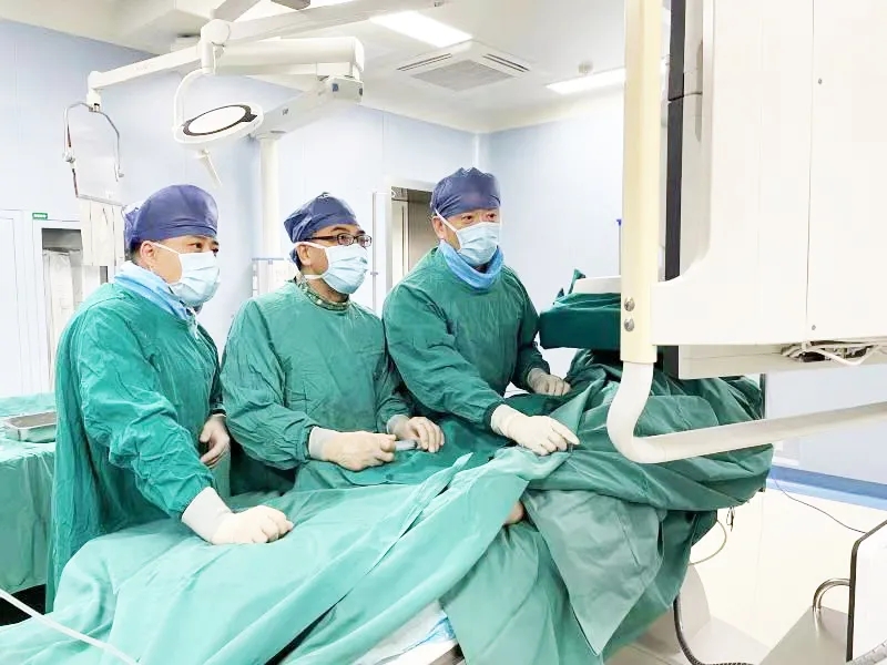 胸悶、腹脹、乏力……患者突發(fā)布加綜合征 介入治療把命救