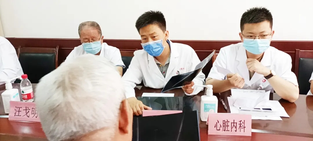 西安國際醫(yī)學(xué)中心醫(yī)院開展“致敬老黨員、老革命”義診活動