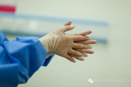 49秒！她的手，已接種了13230人