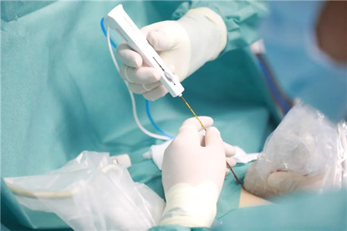 針尖上的絕絕子①｜從重慶到西安，23歲的姑娘只為了這件事……周曉東和他的超聲團(tuán)隊(duì)