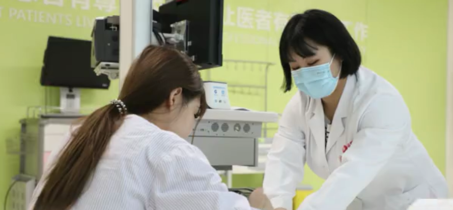 出院手續(xù)床前辦理，“移動(dòng)結(jié)算車(chē)”便民又惠民！