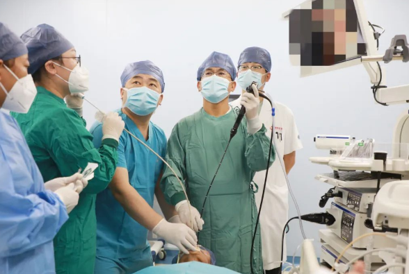 “氣”懸一線！多學科聯手為僅有30公斤的她撐起呼吸通道