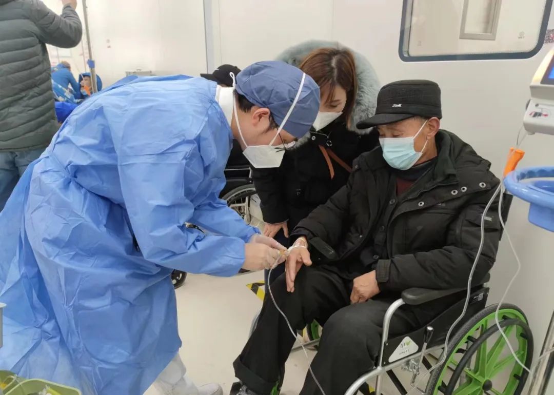 向光而行，致敬元旦堅(jiān)守“醫(yī)”線的你們！