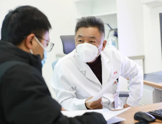 他們?nèi)找箞允?，為患者照亮就診之路