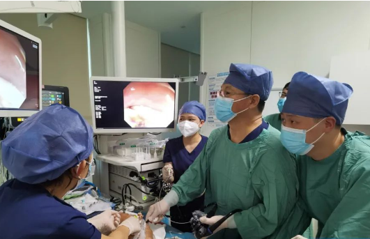 吃雞有風(fēng)險！多學(xué)科聯(lián)手為71歲老人清除“刺客”