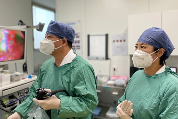 “四腳吞金獸”誤吞金屬發(fā)卡 消化內鏡成功取出異物