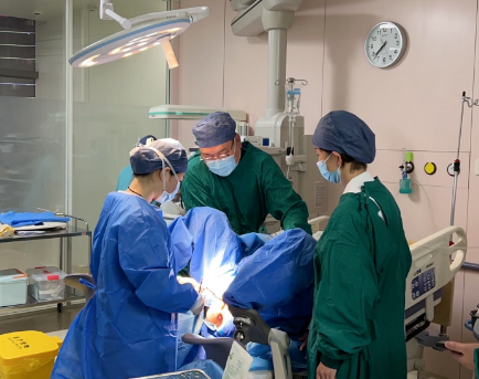 孕期規(guī)范管理，分娩精心接生，30歲產(chǎn)婦順產(chǎn)雙胞胎