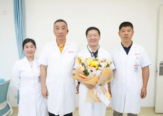 醫(yī)路相伴 感懷師恩！我院開(kāi)展教師節(jié)慰問(wèn)活動(dòng)