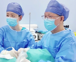 她為什么跨越千里來到這里？