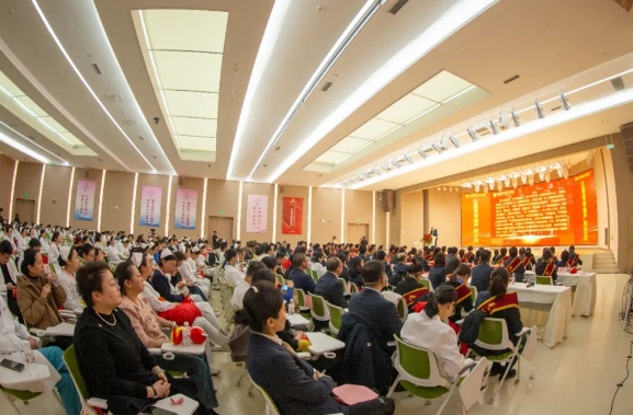 接續(xù)奮斗啟新篇！這場(chǎng)總結(jié)表彰大會(huì)奮進(jìn)感滿滿