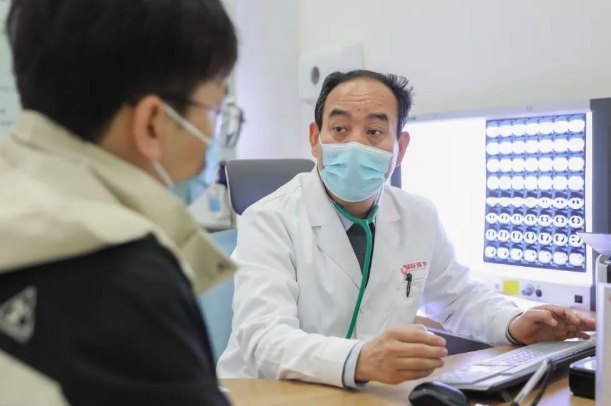 大醫(yī)之道|傅恩清：三十余載，呼吸防線的“工程師”