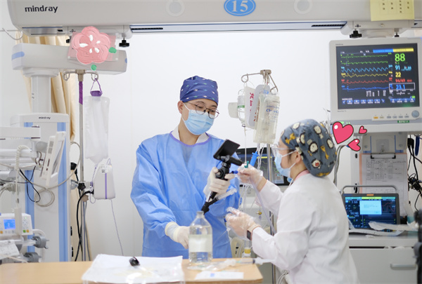 身心同救！重癥病房里的“祛病”與“醫(yī)心”