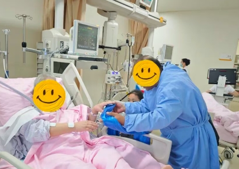 重癥病房里的“爺孫情”：沒有血緣，卻有生命之交